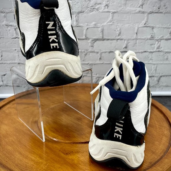 Nike Basketball Shoes, signed by Damon Stoudamire in 1997, Shoe 130927 141 - Picture 3 of 6